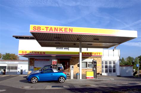 Albert Beck Tankstelle .